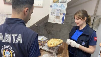 SİİRT’TE FIRINLAR DENETLENDİ Siirt Belediyesi Zabıta ekipleri kent merkezinde faaliyet gösteren fırınları denetledi.