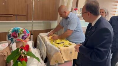 Siirt Valisi Dr. Kemal Kızılkaya, Şehit Ailesinin Bebek Sevincini Paylaştı Siirt Valisi Dr. Kemal Kızılkaya, eşi Nurten Kızılkaya ile birlikte,