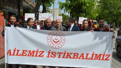 Siirt’te “Ailemiz istikbalimiz” yürüyüşünde aile birliği vurgulandı Aile ve Sosyal Hizmetler Bakanlığı'nın liderliğinde düzenlenen "Ailemiz İstikbalimiz" temalı
