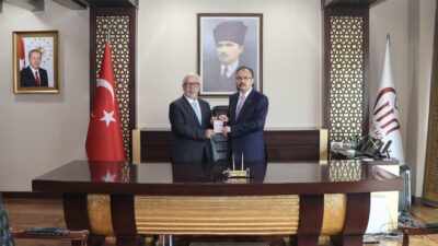 Siirt Valisi Dr. Kemal Kızılkaya, kurbanını TDV’ye bağışladı Siirt Valizi Dr. Kemal Kızılkaya, Türkiye Diyanet Vakfının “Kurbanını Paylaş,