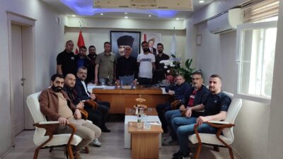 Gökçebağ Belediye Başkanı Ferzent Çiçek, bugün hastane personeli tarafından makamında