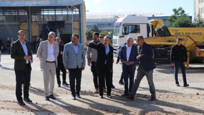 Siirt Valisi Dr. Kemal Kızılkaya İl Özel İdaresi çalışanlarıyla kurum