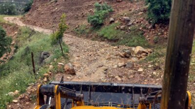 Siirt’te etkili olan yağışlar ilçelere bağlı bazı köy yollarında heyelan