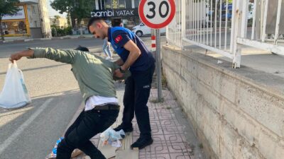 SİİRT ZABITASINDAN DİLENCİ OPERASYONU Siirt Belediyesi vatandaşlardan gelen şikâyetler üzerine dilencilere yönelik operasyon düzenledi.