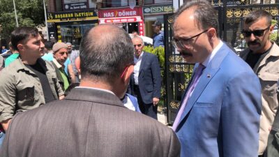 Vatandaşta Dert, Vali’de Sabır Bitmez! Siirt Valisi Her Vatandaşı Sabırla Dinliyor Vatandaşlar bir yetkili gördüklerinde bunu bir fırsat olarak görüp, sorunlarını