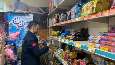 Siirt’te Belediye Ekipleri Market ve Fırınları Denetledi Siirt Belediyesi, kent merkezinde faaliyet gösteren market ve fırınlarda kapsamlı