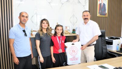 SİİRTLİ SPORCU ŞİRİN AŞKARA U15 KADINLAR GÜREŞ AVRUPA 3’NCÜSÜ OLDU Siirtli sporcu Şirin Aşkara’dan büyük başarı. Sporcumuz Şirin Aşkara Yunanistan’ın