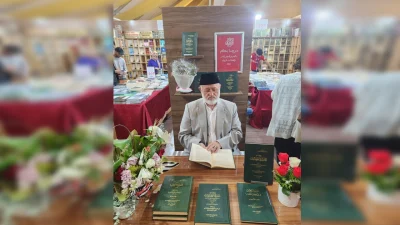 Uluslararası Rabat Kitap Fuarında Türkiye’den Tek Temsilci Siirtli Hemşerimiz Prof. Geylani Ömrünü Şeyh Abulkaranin eserleriÖmrünü Şeyh Abulkaranin eserlerini araştırmaya ve yayınlamaya