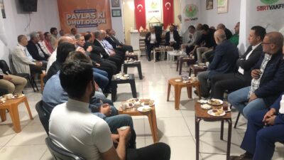 Siirt Vakfında düzenlenen bir toplantıda şehrimizi sorunları hakkında beyin fırtınası