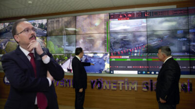 Vali Kızılkaya, Siirt’in 279 Farklı Noktadan 800 Kamera İzlendiği Kent Güvenlik Yönetim Sistemini Yerinde İnceledi Siirt Valisi Dr. Kemal Kızılkaya, beraberinde İl Emniyet Müdürü Necmettin