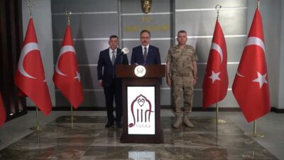 Siirt Valisi Dr. Kemal Kızılkaya’dan Silahlı Çatışma Olayı İle İlgili Basın Açıklaması Siirt'in Bahçelievler Mahallesi, Gaffar Okan Caddesi'nde 15 Temmuz Demokrasi Meydanı