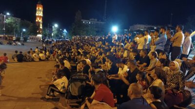 Siirt’te Milli Maç Heyecanı Siirt’te milli maç büyük bir heyacan ve coşkuyla izlendi.