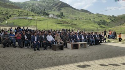 DOĞAN KÖYÜNDE MEZUNİYET TÖRENİ Siirt'in il merkezine en uzak köylerinden birisi olan Pervari ilçesine