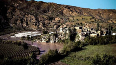 Siirt’te Bulunan Anadolu’nun En Eski Su Değirmeni İlgi Bekliyor Anadolu’nun günümüze kadar gelebilen en eski su değirmeni Siirt’te.