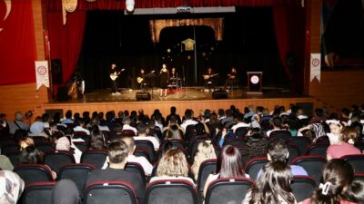 Siirt’te İlk Defa Eğitim ve Öğretim Yılı Kapanış Töreni Düzenlendi Siirt’te ilk defa eğitim ve öğretim yılı kapanış töreni düzenlendi.