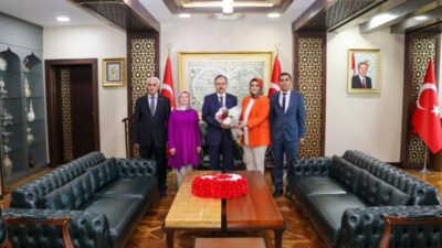 Siirt Valisi Kemal Kızılkaya, İl Nüfus ve Vatandaşlık Müdürü Asiye