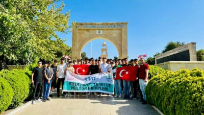 Vali Dr. Kemal Kızılkaya’dan Söz Alan Öğrenciler Çanakkale’deydi 18 Mart Çanakkale Şehitlerini Anma Programı’ndaki başarıları ile Siirt