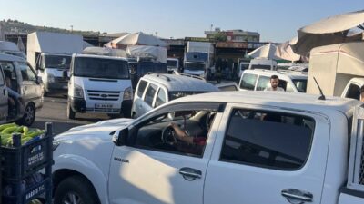 Siirt Yaş Sebze ve Meyve Halinde Kavgalar Bitmiyor! Dernek Başkanından Yetkililer Çağrı… Siirt Yaş Sebze ve Meyve Halinde giriş çıkışlarda ve yol