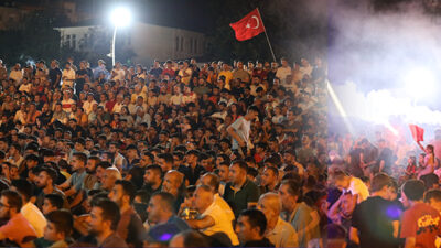 Siirtli vatandaşlar, Türkiye-Hollanda karşılaşmasını dev ekrandan izlemek için 15 Temmuz