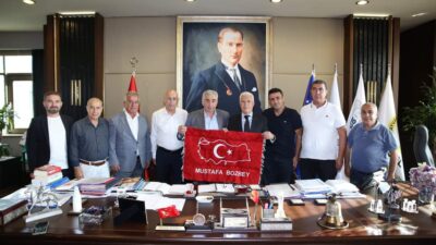 Bursa Siirtliler Derneğinden Bursa Belediye Başkanı Bozbey’e Ziyaret Bursa’da faaliyet gösteren Siirtliler Yardımlaşma ve Dayanışma Derneği yönetimi Büyük