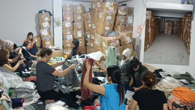 Siirt Vakfından Giysi Yardımı Siirt Eğitim Kültür ve Yardımlaşma Vakfı yoksul vatandaşlara giysi yardımı