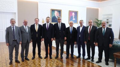 Siirt heyeti Sağlık Bakanı Prof. Dr. Kemal Memişoğlu'nu ziyaret etti.