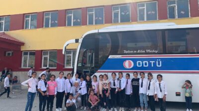 ODTÜ Bilim Otobüsü ve gönüllüleri Siirt'te çalışma yaptı. Gönüllü ekip,