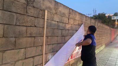 Siirt Belediyesi Zabıta Müdürlüğü, kent genelinde izinsiz olarak asılan ve