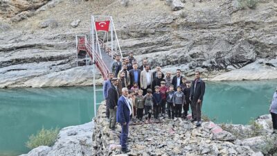 Siirt'in Pervari ilçesinde Bent köy köprüsü tamamlanarak hizmete girdi.