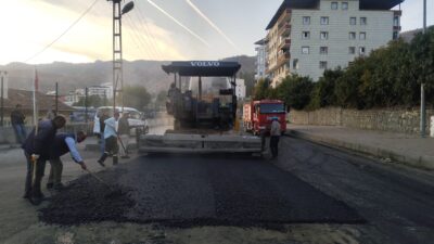 Baykan ilçe merkezinde asfaltlama çalışması başlatıldı.