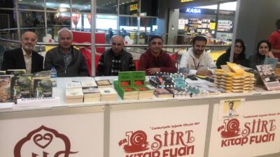 Geleneksel hale gelen Siirt Kitap Fuarı devam ediyor.
