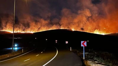 Siirt Üniversitesi Kezer Yerleşkesi'nde çıkan yangına müdahale eden AFAD ekiplerinden