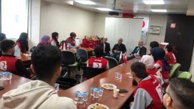 Kızılay Siirt Şube Başkanlığının düzenlediği söyleşide emekli öğretmen ve eğitim