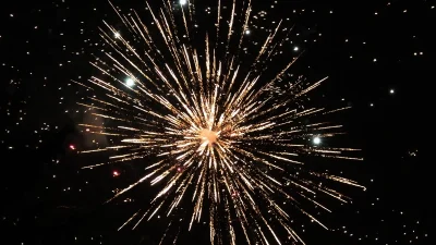 Gece geç saatlerde atılan havai fişekler vatandaşları rahatsız ve tedirgin