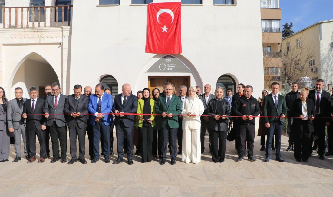Siirt Olgunlaşma Enstitüsü Bünyesinde Şal Şepik Dokuma Atölyesi Açıldı Siirt Olgunlaşma Enstitüsü bünyesinde şal şepik dokuma atölyesi açıldı.