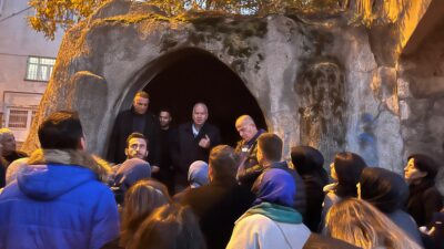 Gazeteci Yazar Mergen, Öğretmenlerle Şehir ve Kültür Buluşmasında Siirt’in Tarihini Anlattı Genel Yayın Yönetmenimiz gazeteci yazar Ayhan Mergen öğretmenlerle bir araya