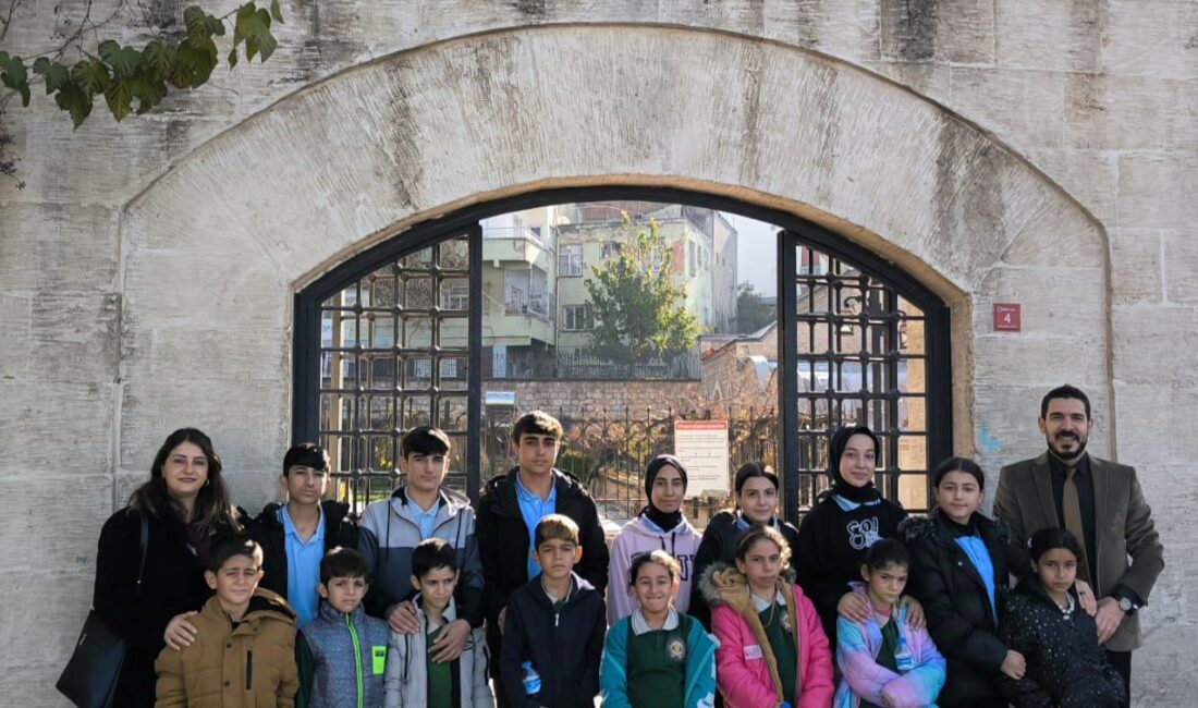 Eğitimde Kardeşlik Köprüsü! 75. Yıl Mesleki ve Teknik Anadolu Lisesi ile Adnan Menderes İlkokulu Buluştu Siirt il merkezinde faaliyet gösteren 75. Yıl Mesleki ve Teknik