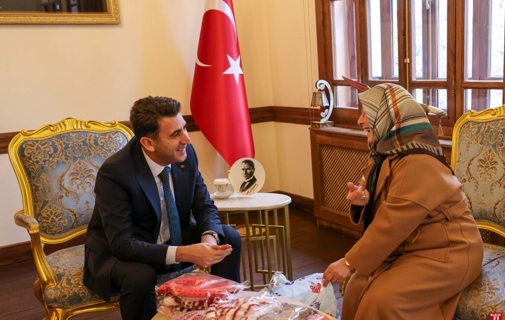 Bilecik’te yaşayan ve çevresinde “Güler Abla” olarak tanınan bir kadın,