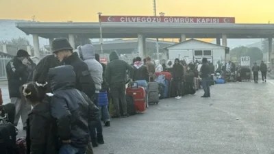 Siirt’te 450 Suriyeli Aileden İlk 50’si Suriye’ye Dönüş Hazırlığında! Dönüşler Sürecek Esad rejiminin sona ermesinden sonra Siirt’e yerleşen Suriyeli ailelerin geri