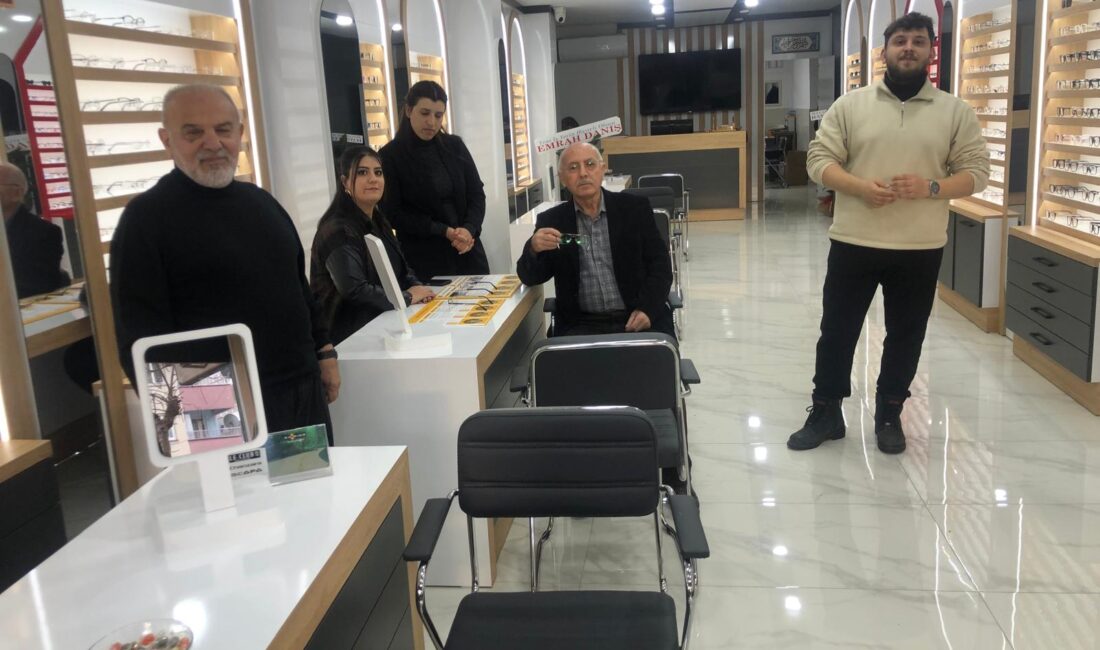 Optikte Efsane Geri Döndü! Parlak Optik Yine Halkımızın Hizmetinde Siirt’te optik alanında efsane marka olan Parlak Optik kısa bir