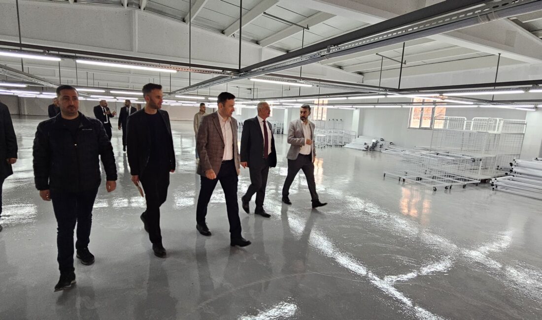 Beğendik Tekstil Fabrikası Yakında Pervari'nin Beğendik beldesinde yapımı devam eden tekstil fabrikası yakında hizmete