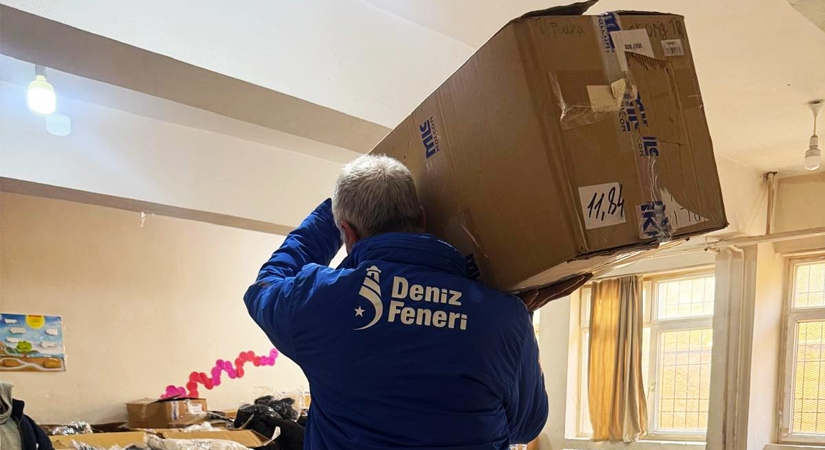 Deniz Feneri Derneği Siirt’te Yardımlarla Fark Yarattı: 400 Aileye Düzenli Destek, Gazze’ye 105 Bin TL Bağış! Siirt Deniz Feneri Derneğinin son bir aylık çalışmaları açıklandı.