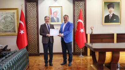 Siirt Valisi Dr. Kemal Kızılkaya, emekliye ayrılan İl Özel İdare