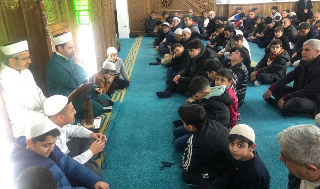 Miraç Gecesi İdrak Ediliyor! Eller Semaya Kalktı Diller Zikir Etti Miraç kandili tüm İslam aleminde olduğu gibi Siirt’te de yapılan