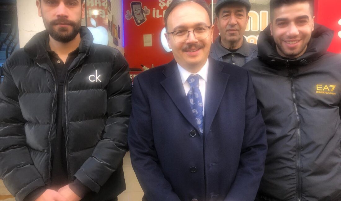 Siirt Valisi Dr. Kemal Kızılkaya Cuma Namazı Sonrası Vatandaşlarla Bir