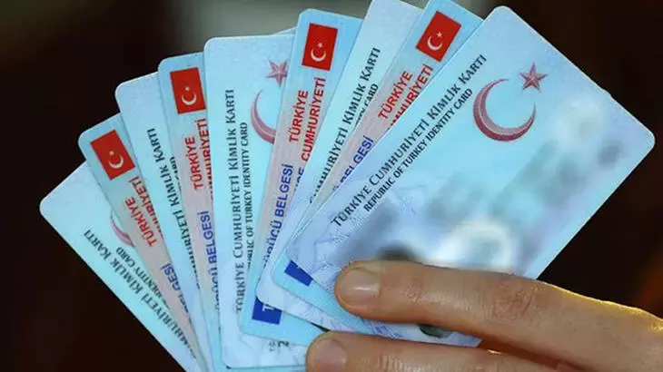 Siirt’te, İl Genelinde Kimlik Değişimini Tamamlayan İlk İlçe Şirvan Oldu Siirt'in Şirvan ilçesi vatandaşların eski kimliklerini çipli kimlik kartları ile