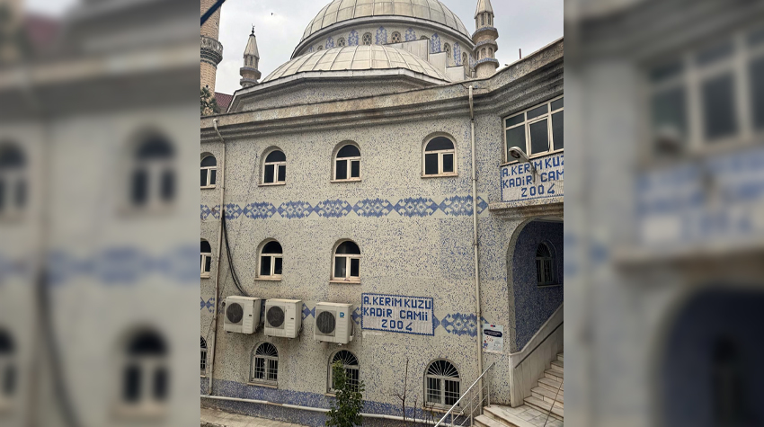 Siirt’te Abdulkerim Kuzu Kadir Camii’nde Üç Aylar Boyunca Hatim Geleneği Devam Ediyor Siirt’in Abdulkerim Kuzu Kadir Camii’nde, mübarek üç ayların başlamasıyla birlikte