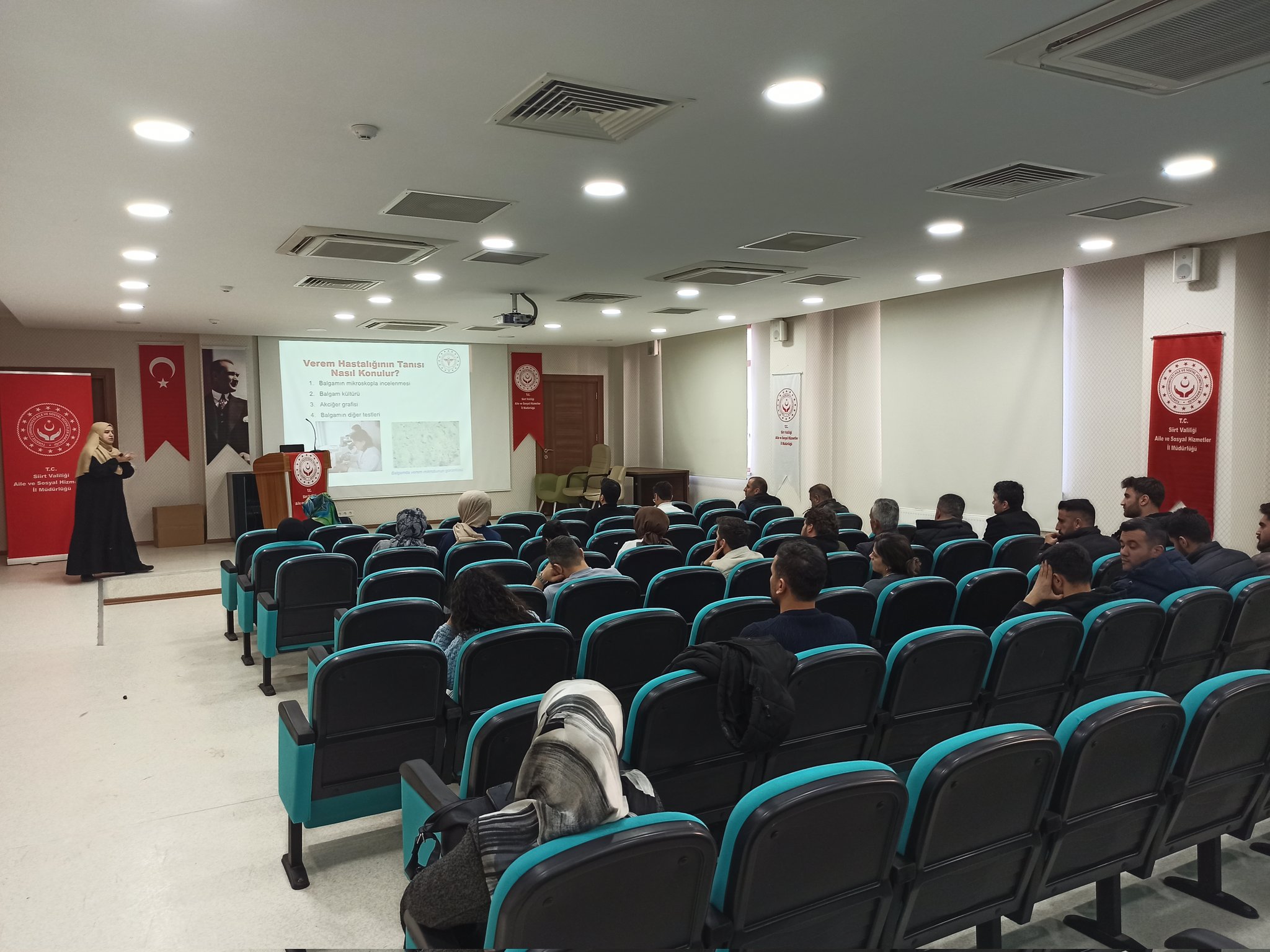 Siirt’te Veremle Savaş Haftası Nedeniyle Eğitim ve Farkındalık Etkinlikleri Düzenlendi Veremle Savaş Haftasında düzenlenen çeşitli etkinliklerle bu hastalık hakkında toplumda