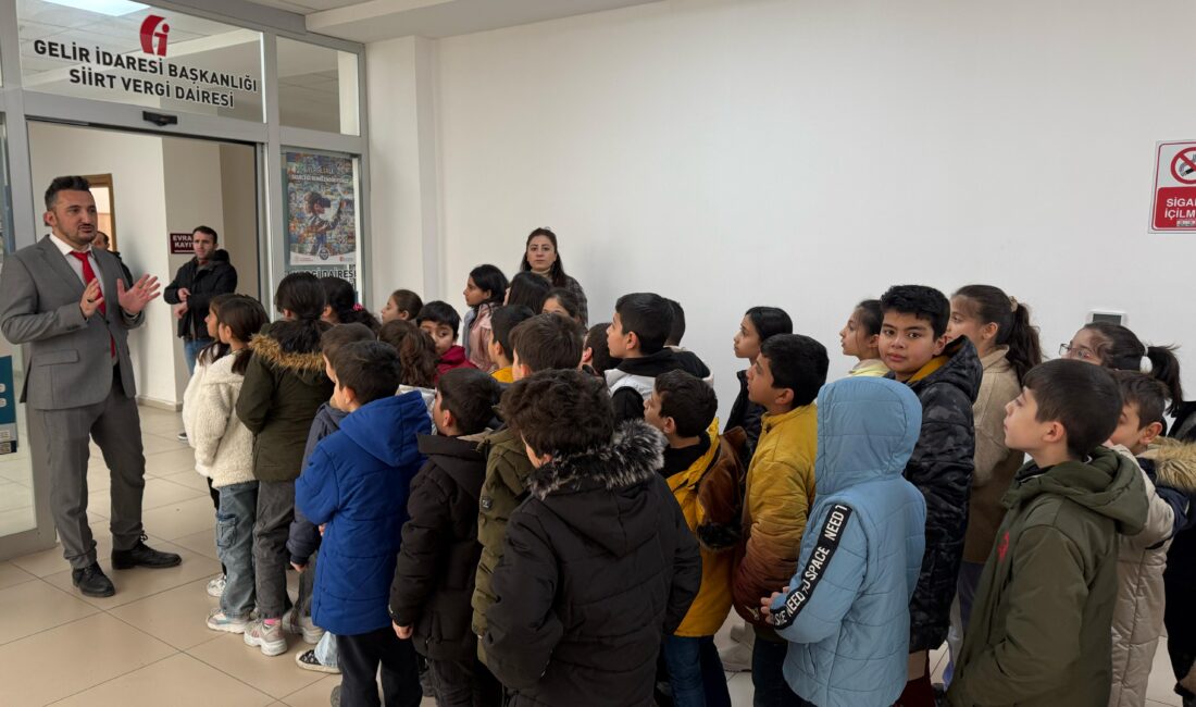 Şehit orgeneral Eşref Bitlis Ortaokulu öğrencileri, öğretmenleri eşliğinde Siirt Vergi