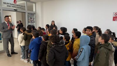 Şehit orgeneral Eşref Bitlis Ortaokulu öğrencileri, öğretmenleri eşliğinde Siirt Vergi